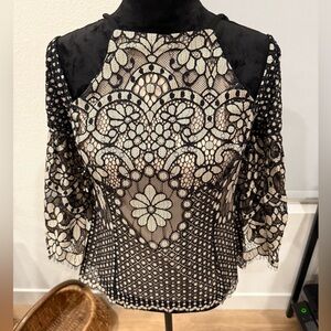 🔖🔖CLEARANCE 🔖🔖VENUS Black and Cream Floral Lace Blouse